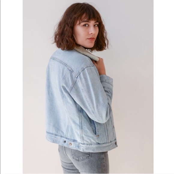 NWT Ex-Boyfriend Sherpa Trucker Jacket Light Wash - Picture 5 of 16